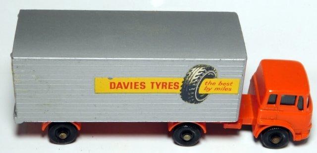 Matchbox Major Pack M-2 York Freightmaster Trailer, Davies Tyres w/ Box (1 of 7)