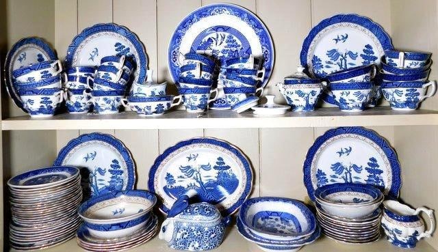 Real Willow, and Real Old Willow Dinner and Serving Set Pieces (1 of 20)