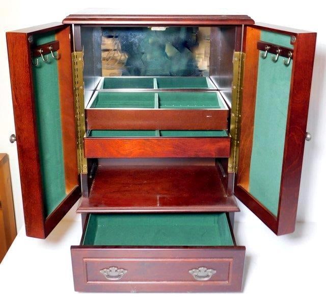 Dresser-top Jewelry Box and Vanity Accessories (1 of 13)