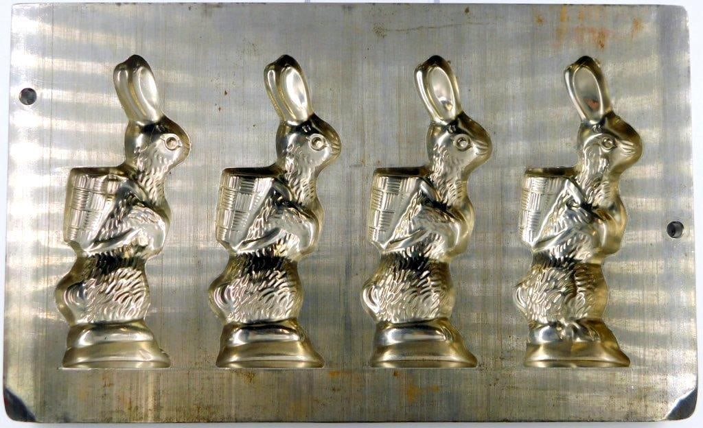 Vintage Multiple Bunny Rabbit w/ Picnic Backpack Ice Cream or Chocolate Mold (1 of 5)