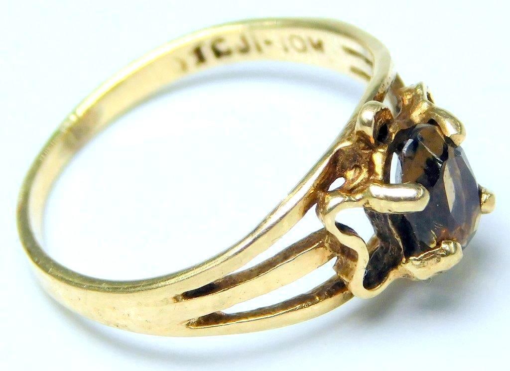 10K Gold Ring w/ Tanzanite Stone (1 of 5)