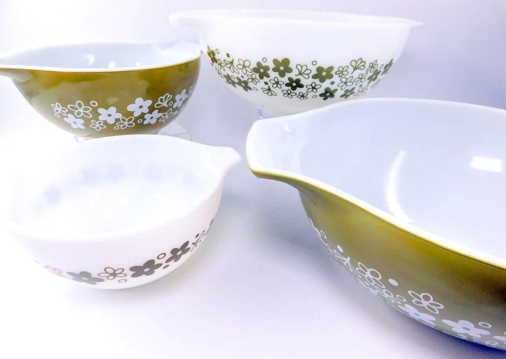 Set of Pyrex Spring Blossom Green Mixing Bowls (1 of 8)