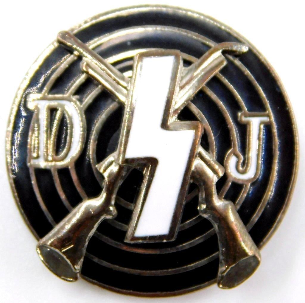 German WWII Deutsches Jungend DJ Marksman Shooting Badge (1 of 2)