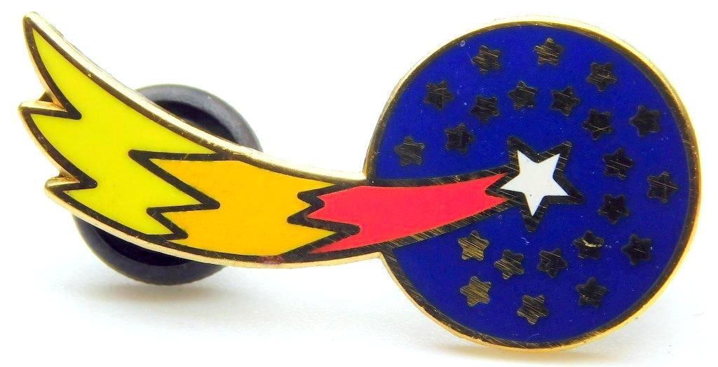 US World War I Aero American Expeditionary Force 23rd Pursuit Squadron Pin: Excellent condition. Front shows a shooting star with a tail in the center of a round disc with stars. Two screw mount posts with two brass nuts on reverse. One-piece die-struck brass construction wit