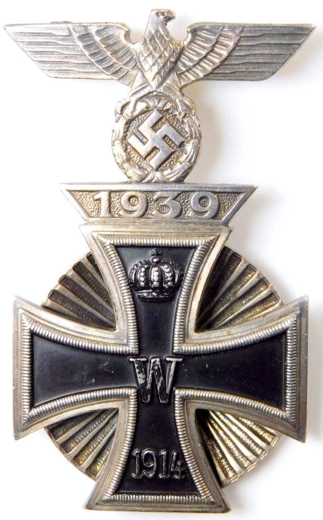 Imperial German WWI 1st Class Iron Cross with Attached Clasp (1 of 5)