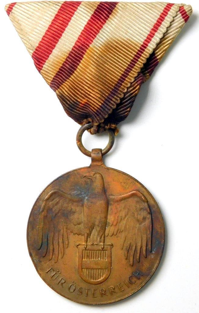 Imperial Austrian WWI 1914-1918 Combat Decoration (1 of 6)