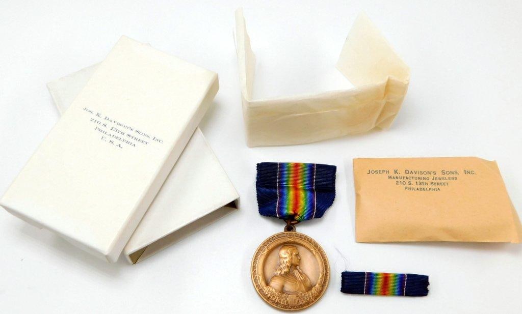 Boxed US WWI Pennsylvania National Guard Decoration: Mint condition. One-piece die-struck bronze construction. Front shows a young scholar in the center and reads PENNSYLVANIA NATIONAL GUARD WORLD PNG WAR. Reverse shows a flying eagle in the center and 