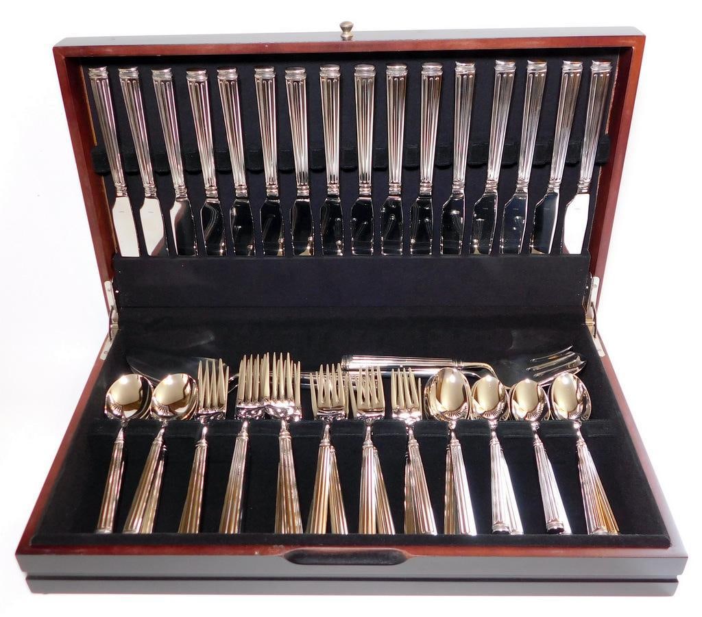 Oneida LTD 18/10 Stainless Steel Flatware Set w/ Wooden Case (1 of 15)