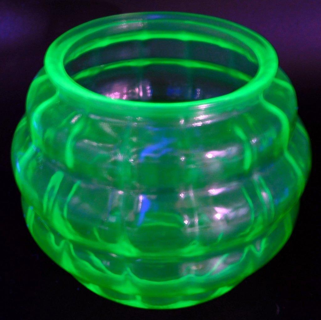Green Uranium Glass Ribbed Bowl in Bulbous Form (1 of 6)