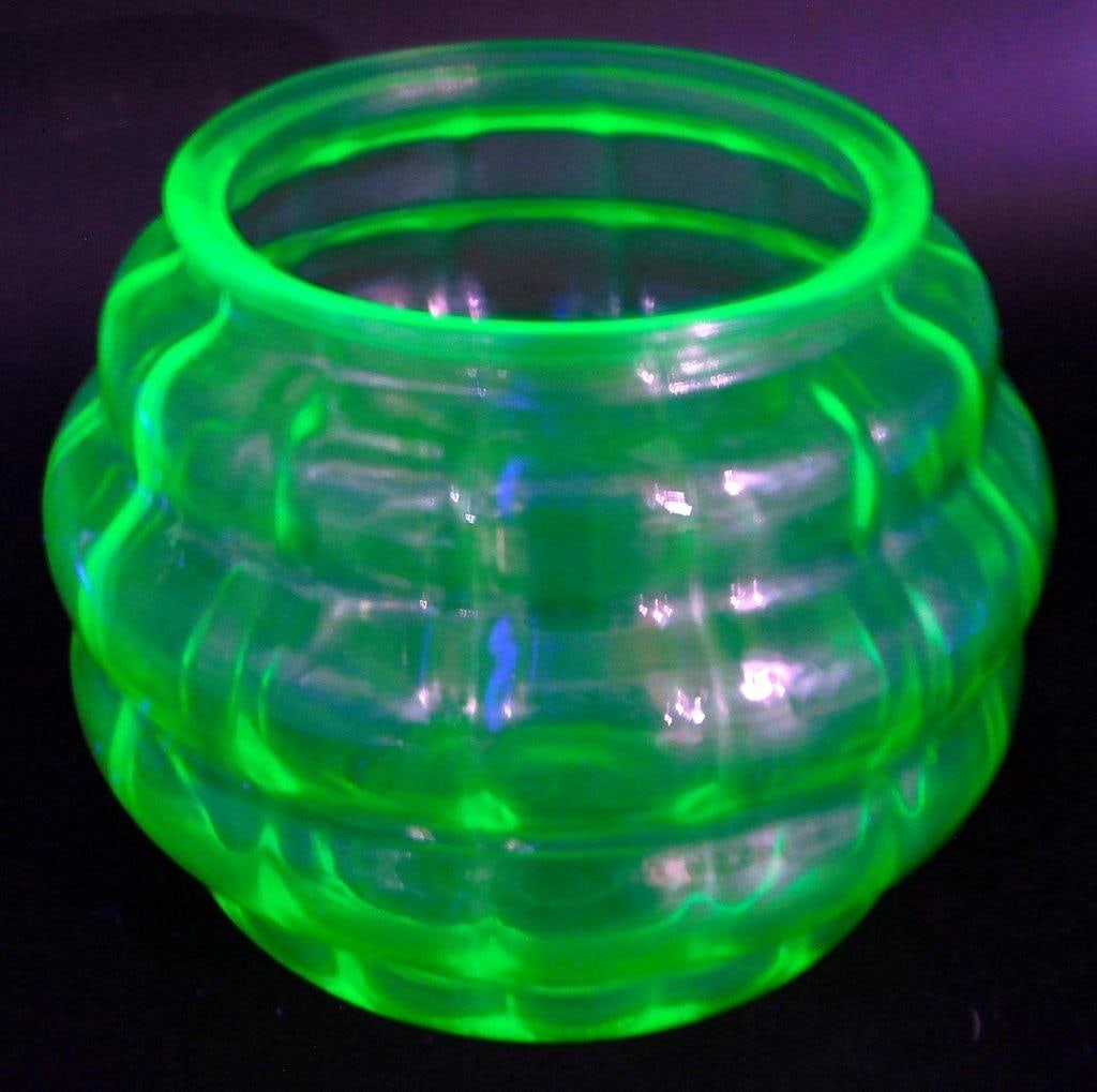 Green Uranium Glass Ribbed Bowl in Bulbous Form - 6