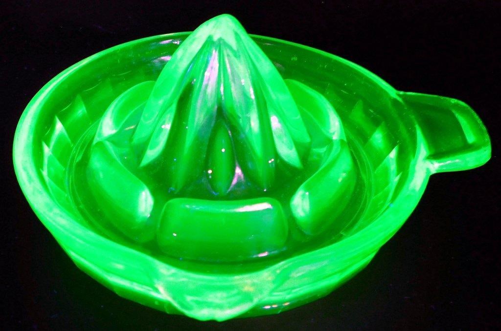 Uranium Glass Citrus Citrus Juicer w/ Handle and Starburst Base (1 of 7)