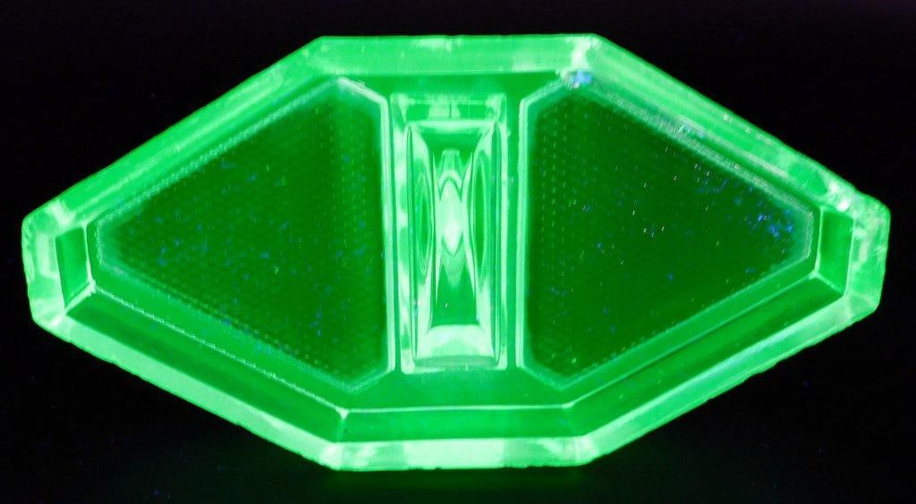 Uranium Glass Salt & Pepper w/ Caddy - 4