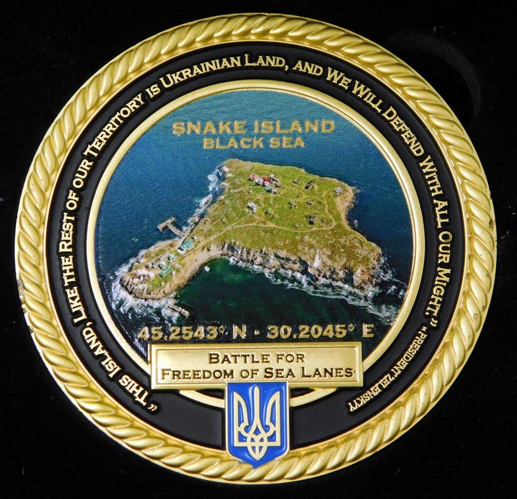 White House Gift Shop Snake Island Valor Commemorative Coin - 2