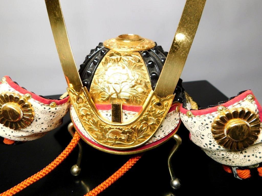 Traditional Japanese Kabuto Helmet w/ Decorative Lacquer Box - 3
