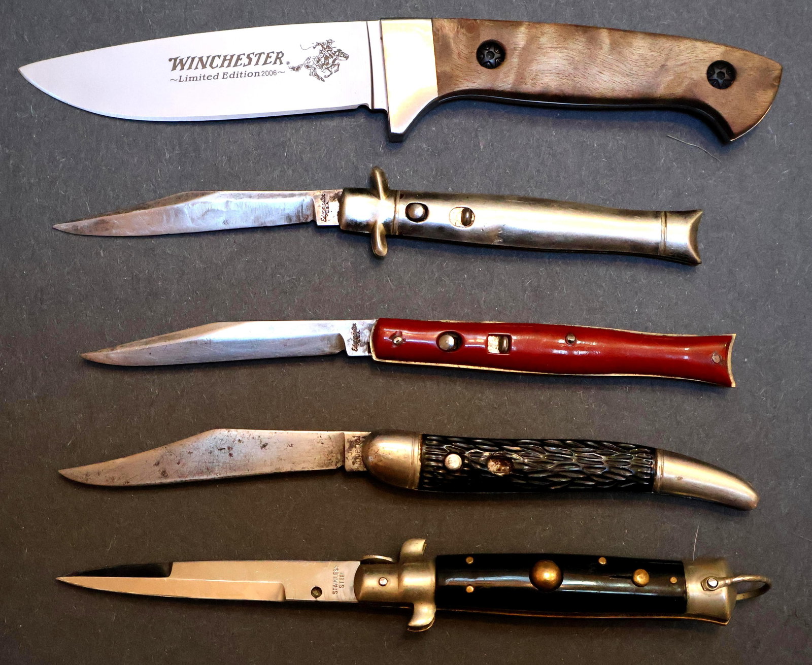 (Lot of 5) Various Knifes for Parts or Repair: Various knives for parts or repair. Winchester knife belongs to a 3 knife set Silver Edgemaster fishtail works Handle has small dent, Button and slide lock both work well, has a