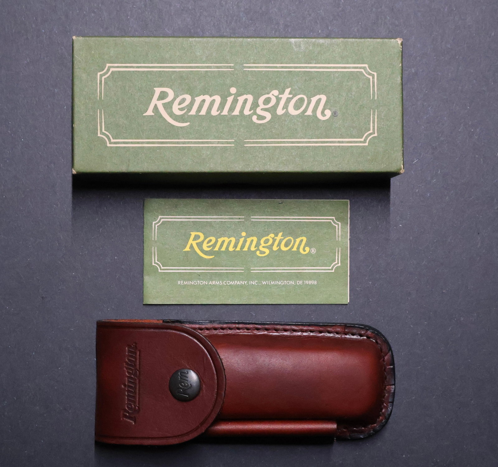 Remington UMC USA R3 Delrin Big Game Dual Lockback Knife & Leather Pouch in Box (1 of 4)