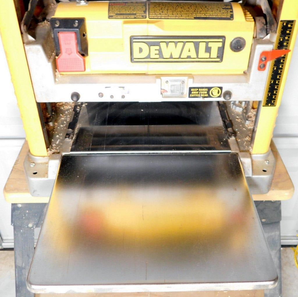 DeWalt DW735 13-Inch Thickness Planer on Rolling Stand - 3