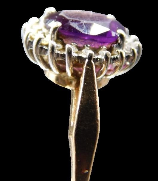 14K Gold Ladies Ring w/ Diamonds and Amethyst - 7