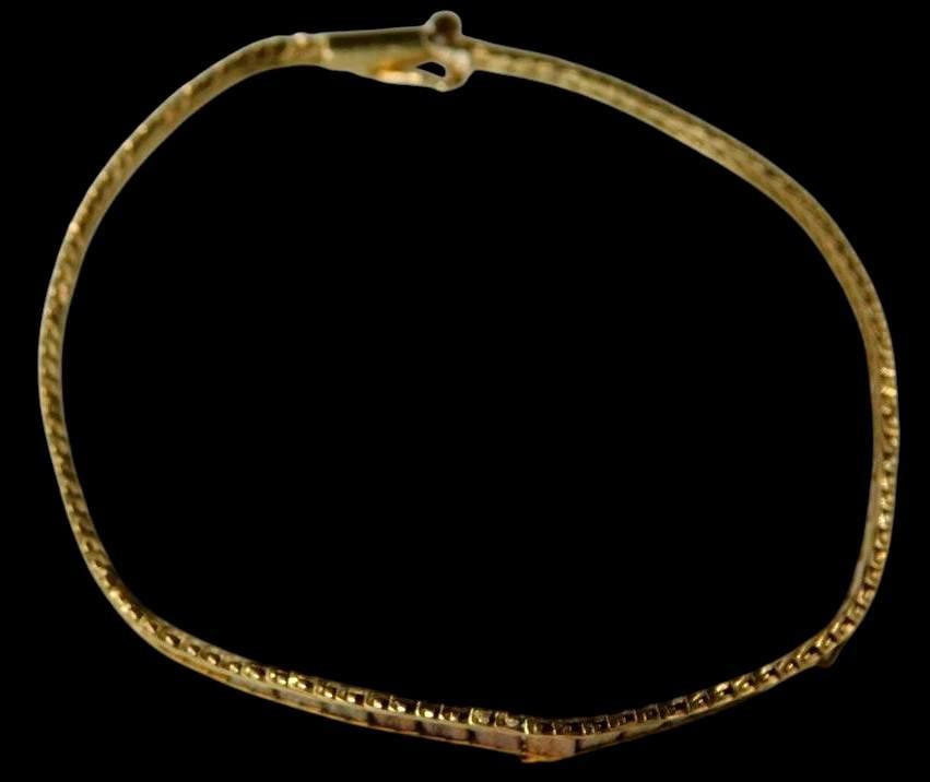 14K Italy Tri-Color Gold Bracelet w/ Box Clasp: 14K Italian gold bracelet featuring tri-color gold design, incorporating yellow, rose, and white gold tones This bracelet includes a secure box clasp with latch mechanism, stamped 14K Italy The