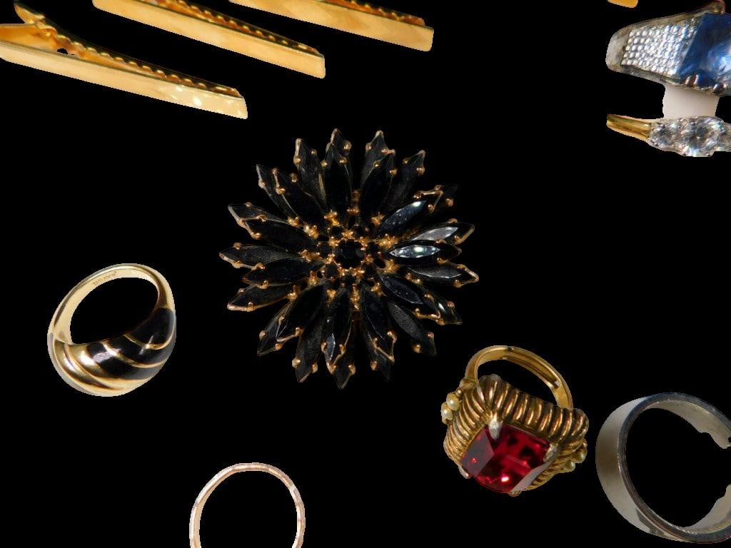 Jewelry, Including Rings, Brooches, Clips, and Miscellaneous Pieces - 5