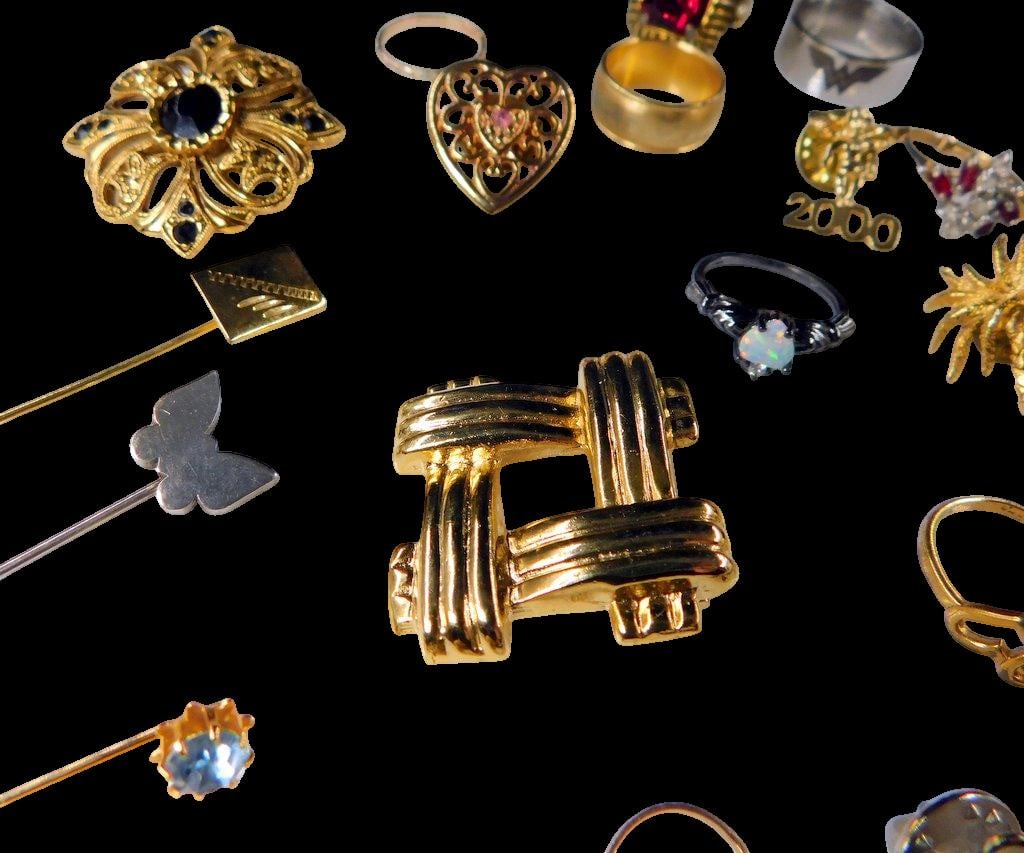 Jewelry, Including Rings, Brooches, Clips, and Miscellaneous Pieces - 9