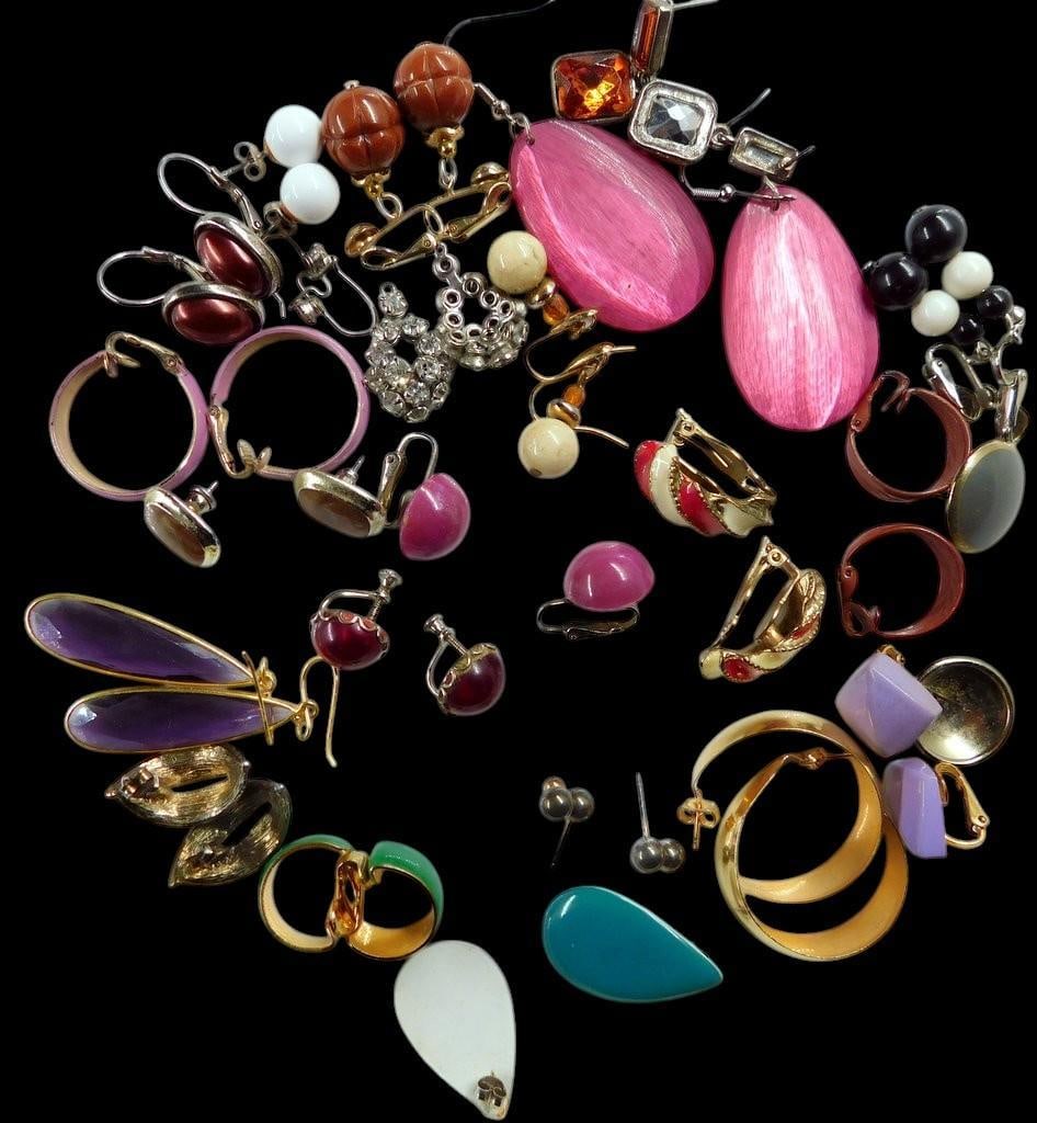 Grouping of Costume Jewelry Earrings and Bracelets: Lot featuring a diverse collection of costume jewelry, including earrings (both clip-on and pierced styles) in various colors, shapes, and styles, predominantly made of base metals and synthetic