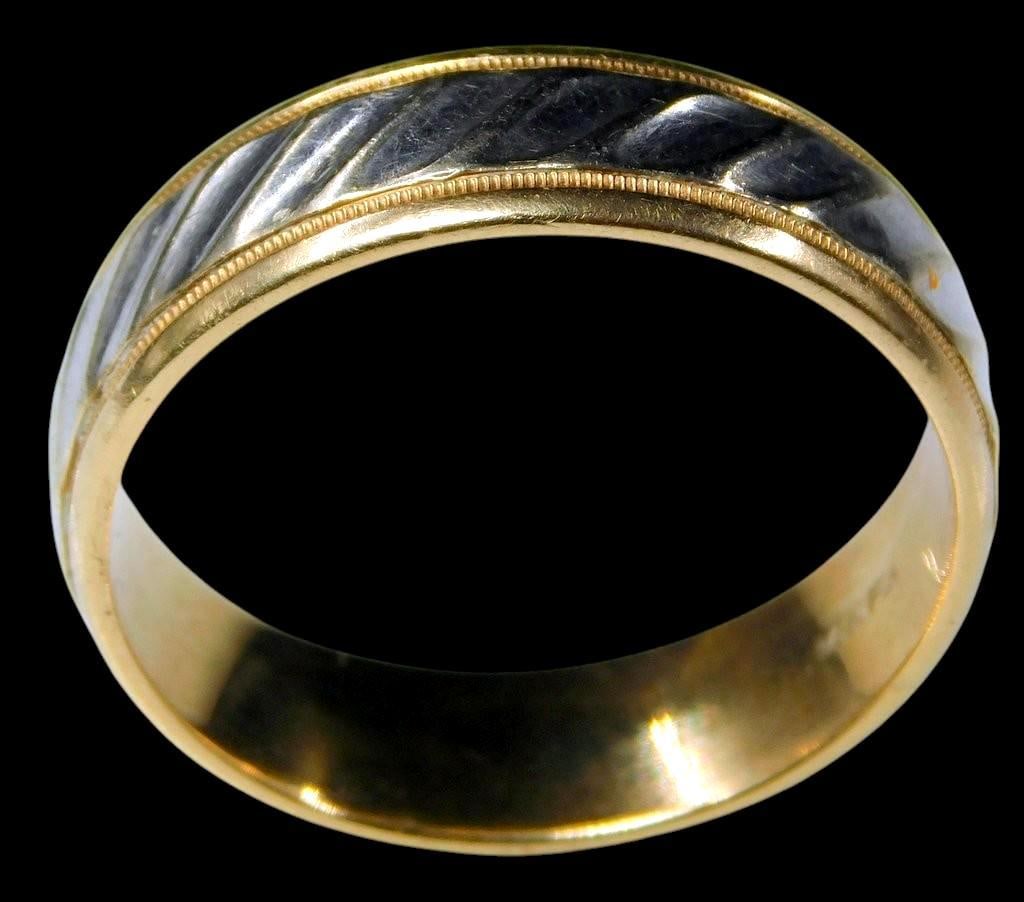 14K Gold Band Ring w/ White Inlay Design - 4