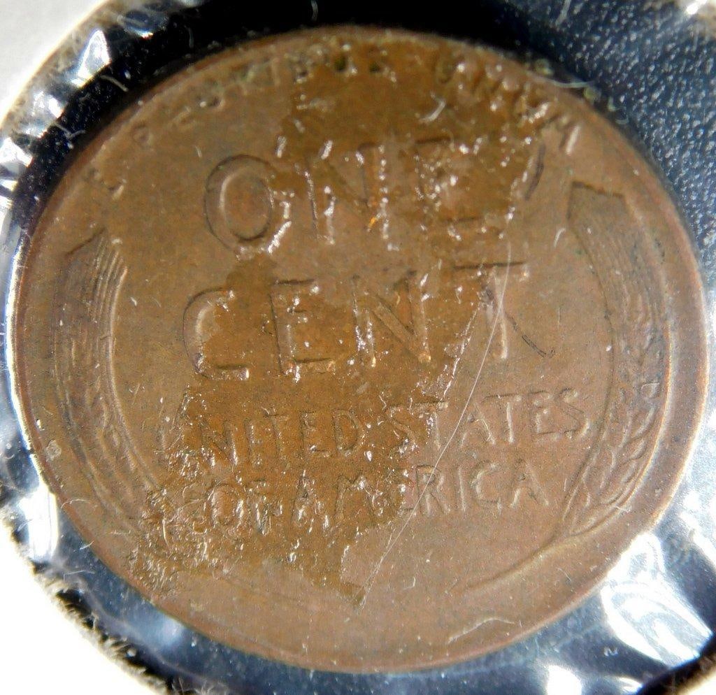 Grouping of Lincoln Wheat Pennies in Holders, (51) - 14