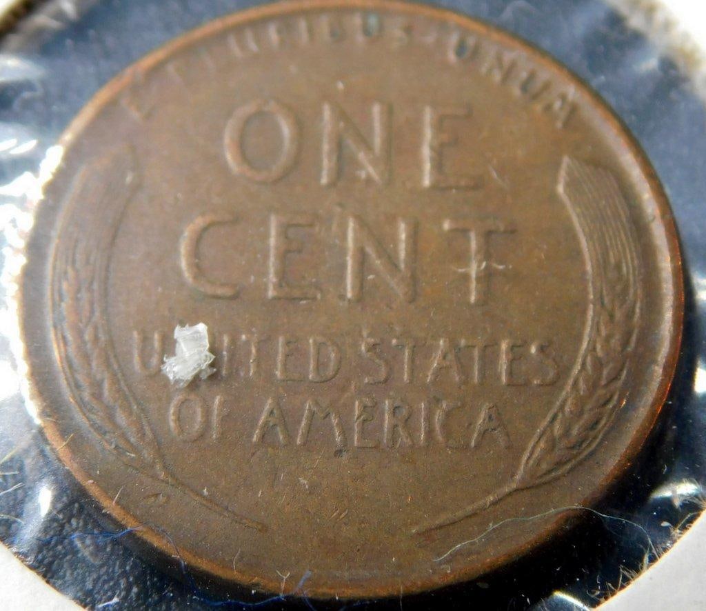 Grouping of Lincoln Wheat Pennies in Holders, (51) - 15