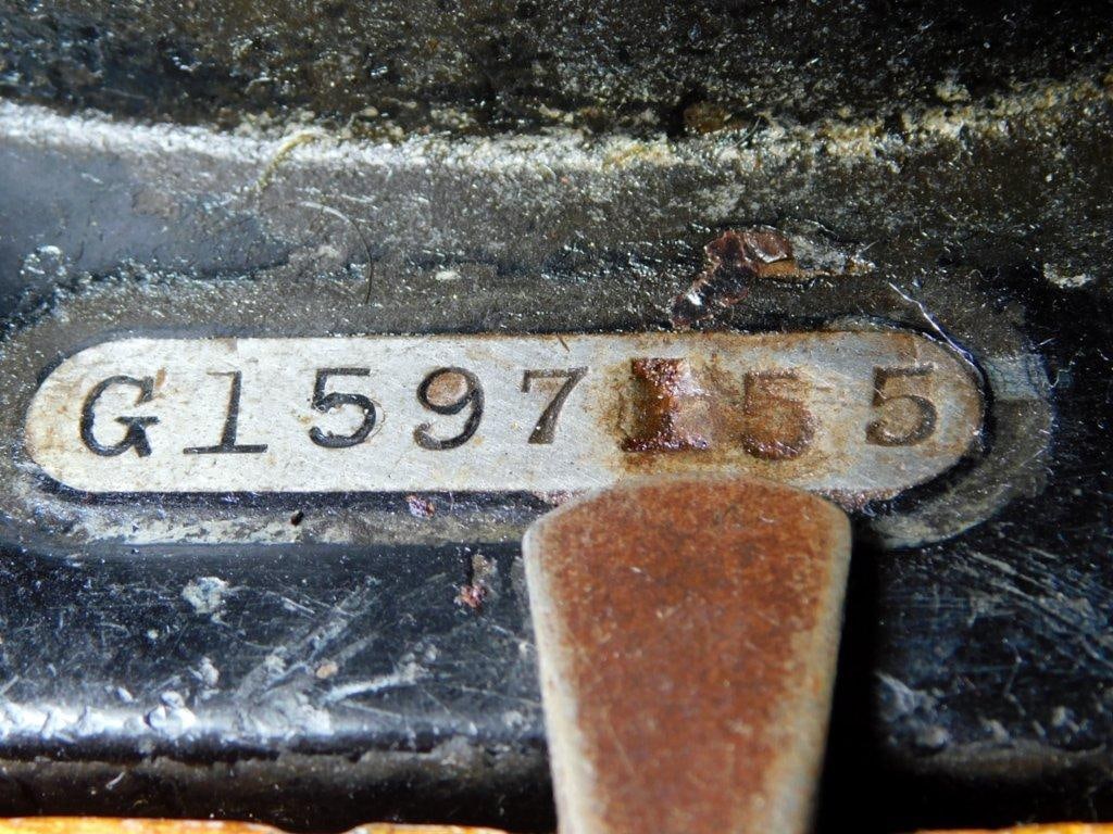 Singer Model 95-1 Industrial Sewing Machine w/ Treadle Base - 10