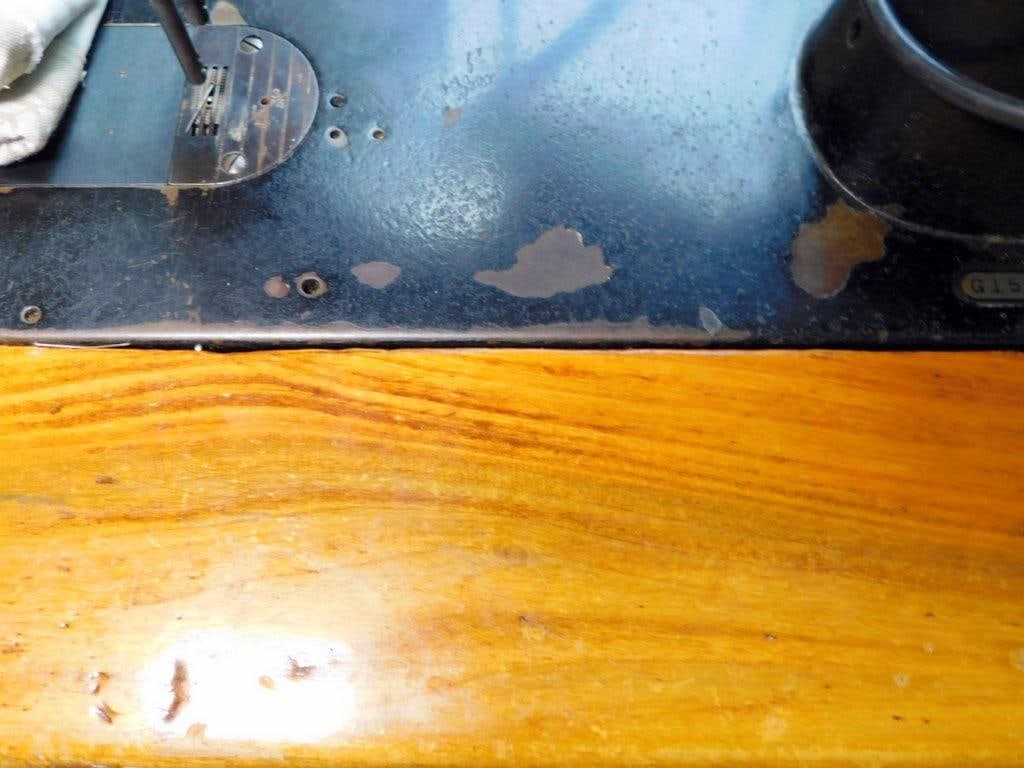 Singer Model 95-1 Industrial Sewing Machine w/ Treadle Base - 15