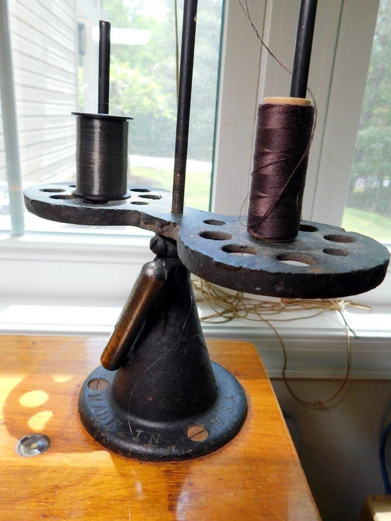 Singer Model 95-1 Industrial Sewing Machine w/ Treadle Base - 7