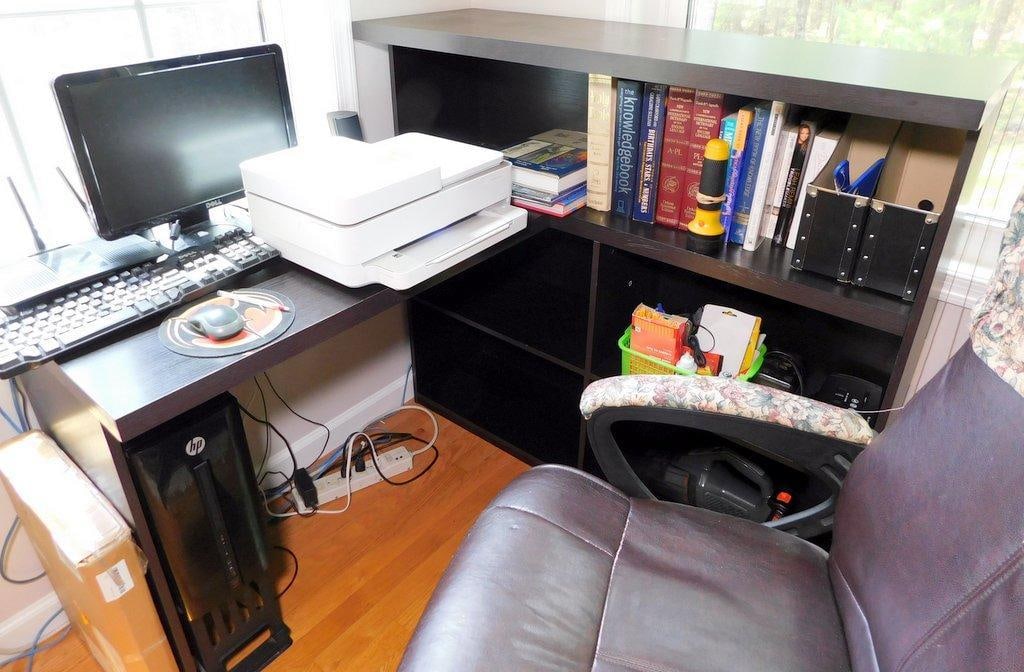 Home Office Computer Desk, Book Shelf and Chair: This lot does NOT include the electronics or other items shown on the desk, it is only for the furniture Quality looking desk with shelf combo furniture Also includes brown office chair Good