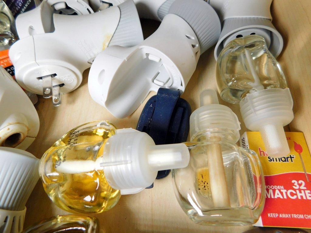 Air Wick Refills, Plug-In Warmers, Citronella Candles, and Accessories - 6