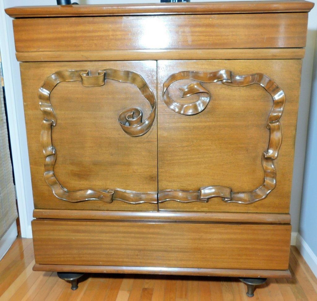 Mid-Century Modern Bedroom Furniture Set w/ Ribbon Carving Detail - 11