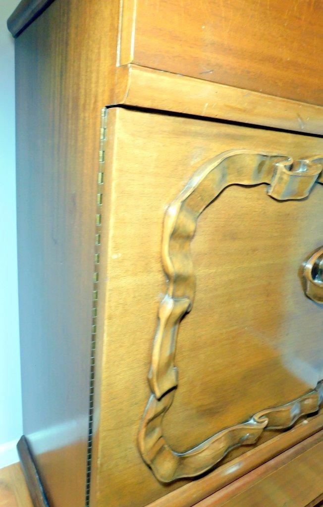 Mid-Century Modern Bedroom Furniture Set w/ Ribbon Carving Detail - 15