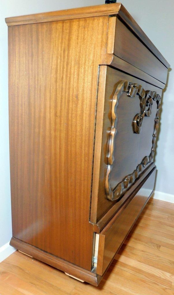 Mid-Century Modern Bedroom Furniture Set w/ Ribbon Carving Detail - 17