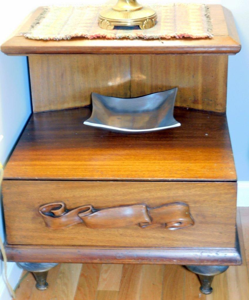 Mid-Century Modern Bedroom Furniture Set w/ Ribbon Carving Detail - 8