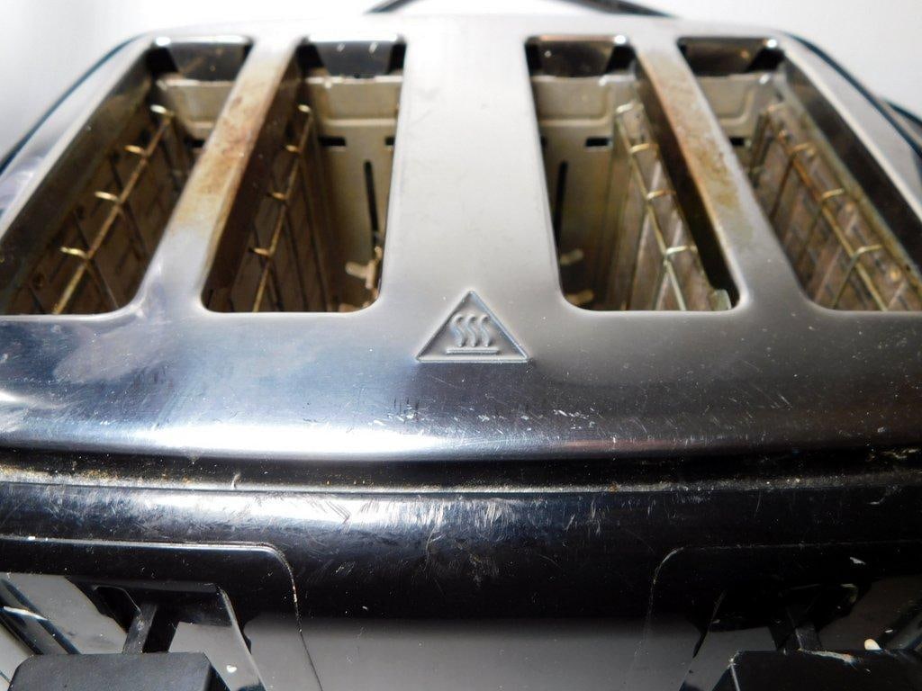 Seven Kitchen Appliances Including Blender, Toaster, and More - 6