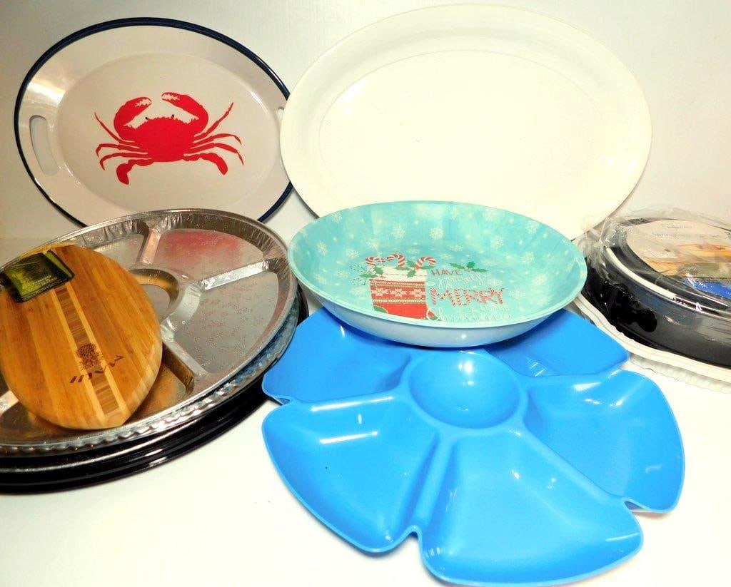 Kitchenware Including Platters, Cutting Board, and Bakeware (1 of 10)