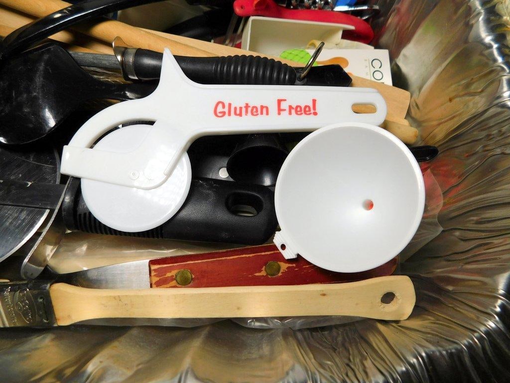 Kitchen Utensils in Aluminum Pan - 5