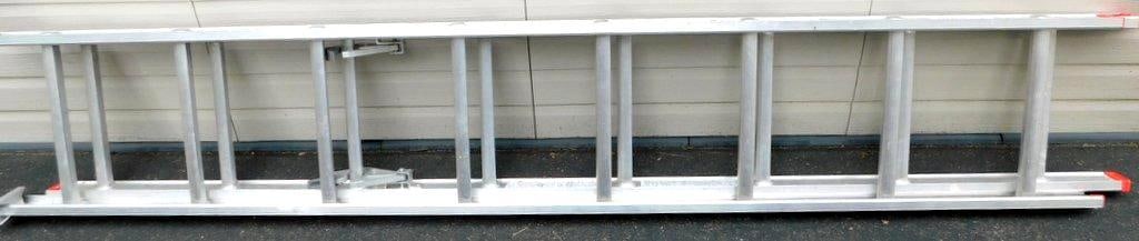 Werner D1116-2 16-Foot Aluminum Extension Ladder, Type III, 200 lb Capacity (1 of 3)