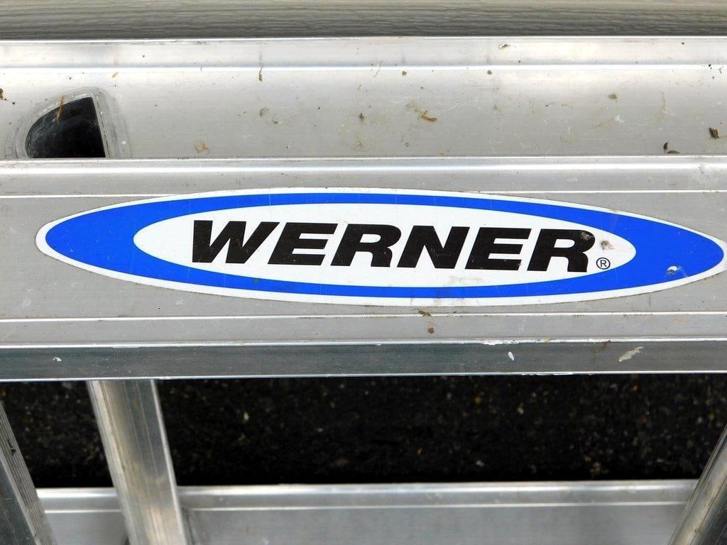 Werner D1116-2 16-Foot Aluminum Extension Ladder, Type III, 200 lb Capacity - 2