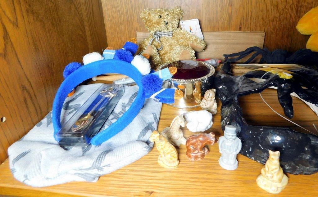 Large Grouping of Household Items, Toys, and Decorative Pieces - 7