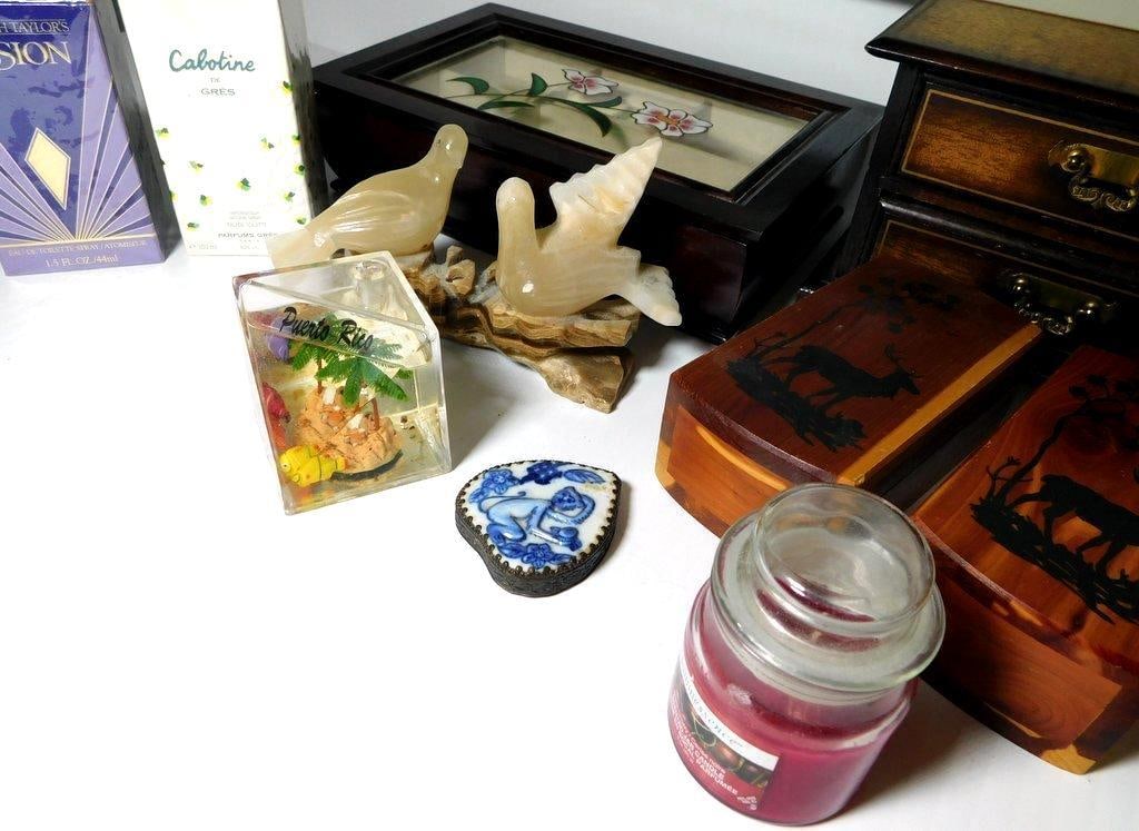 Variety Lot Featuring Perfume, Jewelry Boxes, Decor Items, and More - 14