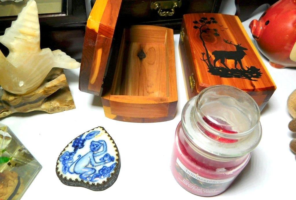 Variety Lot Featuring Perfume, Jewelry Boxes, Decor Items, and More - 7