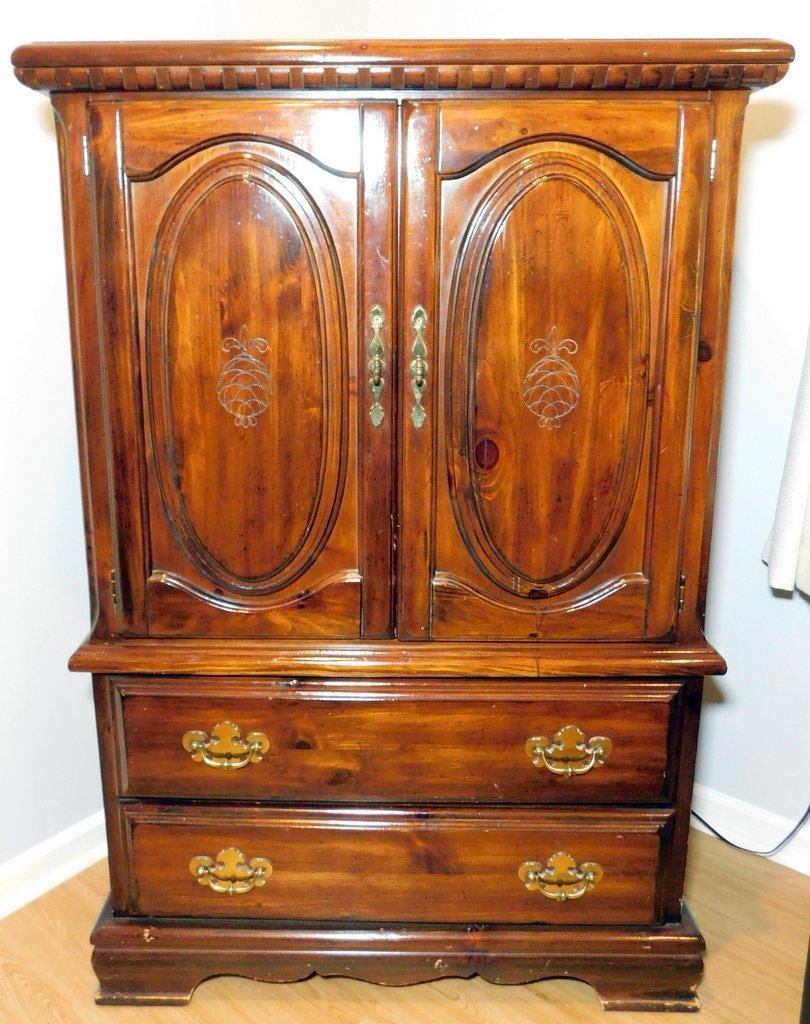 Wooden Matching Bedroom Set with Mirror, Drawers, and Carved Accents - 14