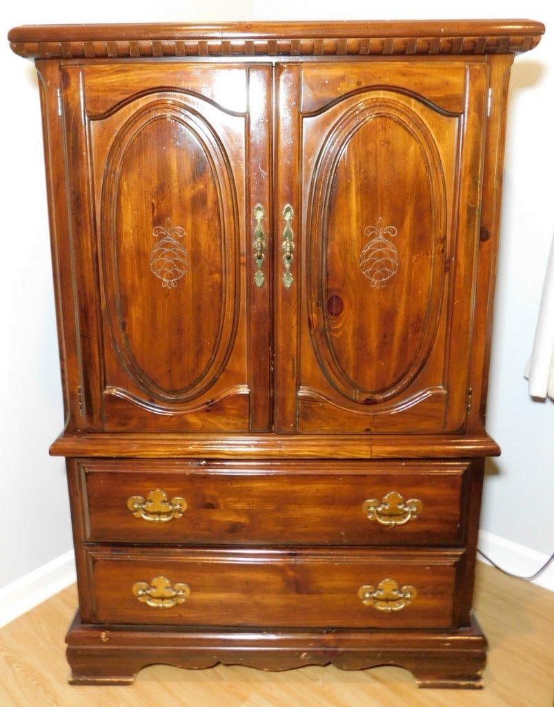 Wooden Matching Bedroom Set with Mirror, Drawers, and Carved Accents - 15