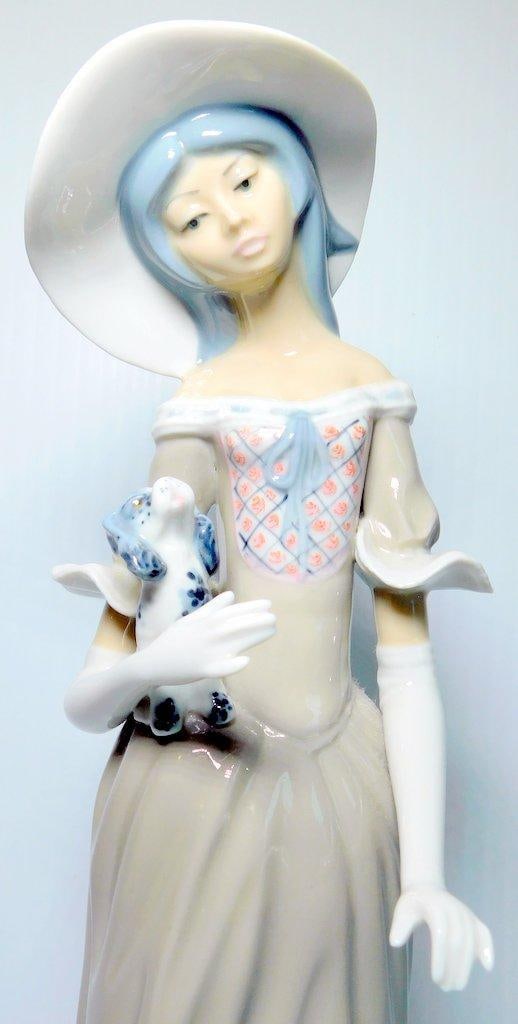 Casades Porcelain Figurine of Woman w/ White Hat and Dogs - 3