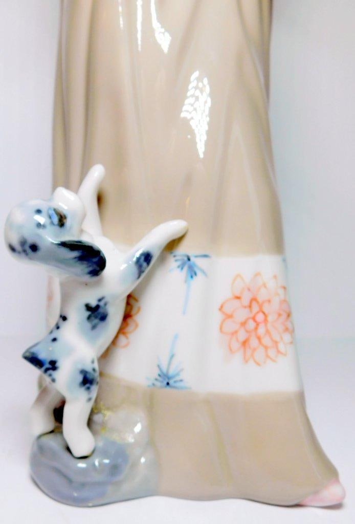 Casades Porcelain Figurine of Woman w/ White Hat and Dogs - 4